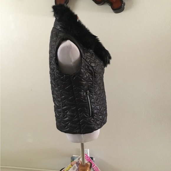HOST PICK- JUICY COUTURE BLACK COLLARED QUILTED VEST/LOGO CHARM ON ZIPPER/SZ M - Picture 4 of 11